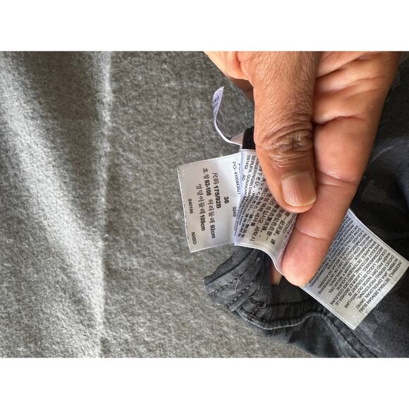 Levi's XX Chino Taper Fit Men's Shorts Gray Floral Print size 36 - Picture 6 of 7